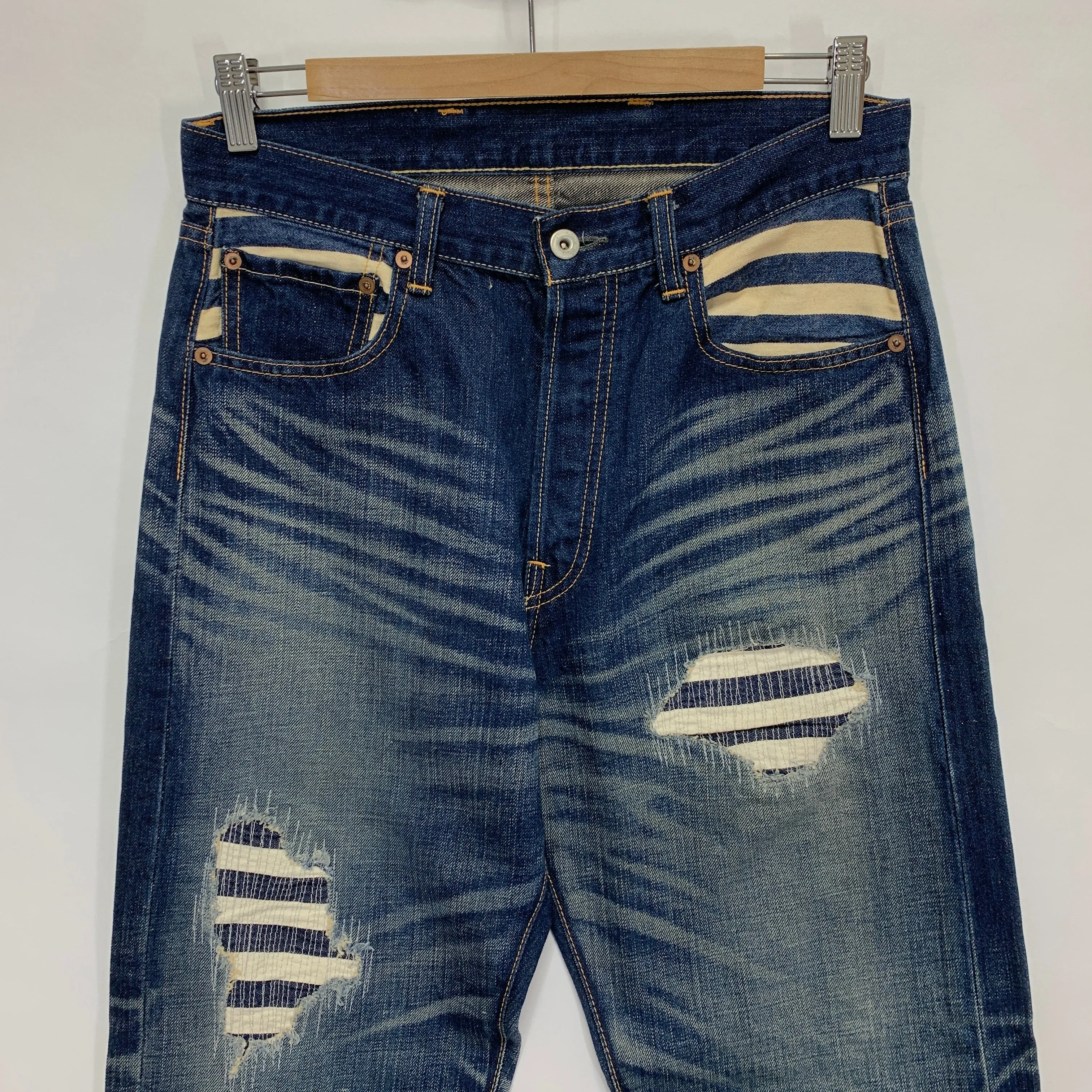 [30] Futura Laboratories Distressed Denim Jeans
