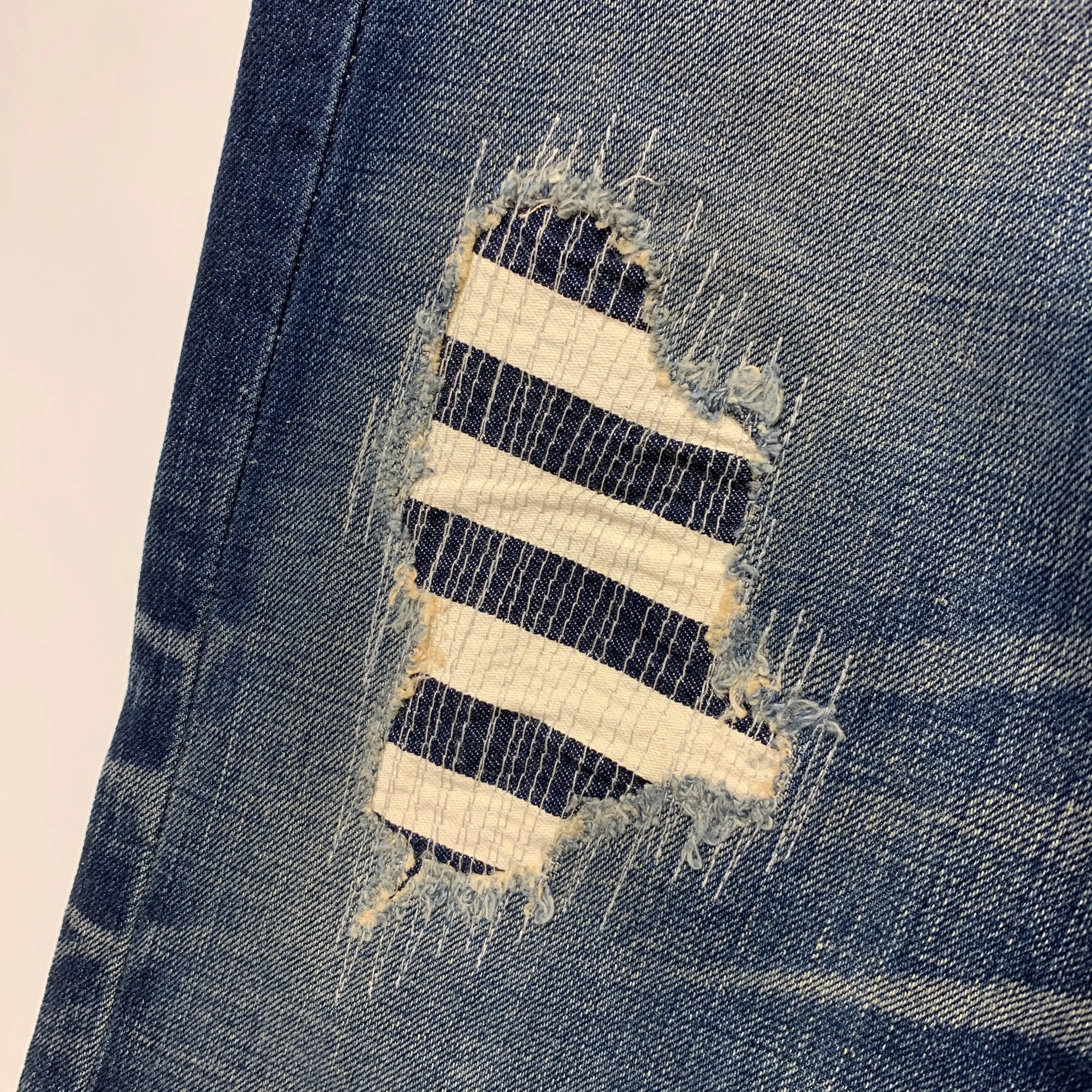 [30] Futura Laboratories Distressed Denim Jeans