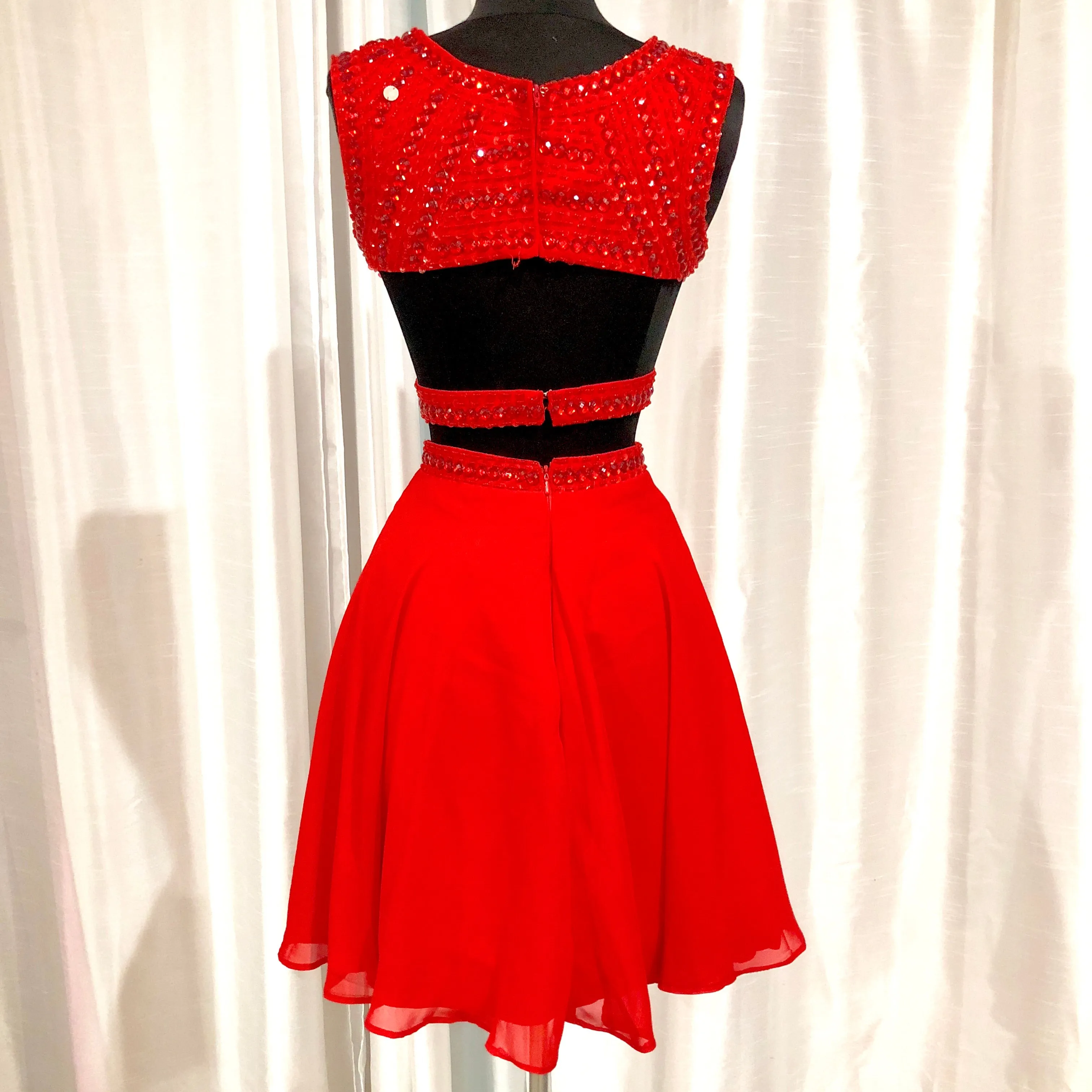 BOUTIQUE Short Red Cap Sleeve Two Piece Size 2/4