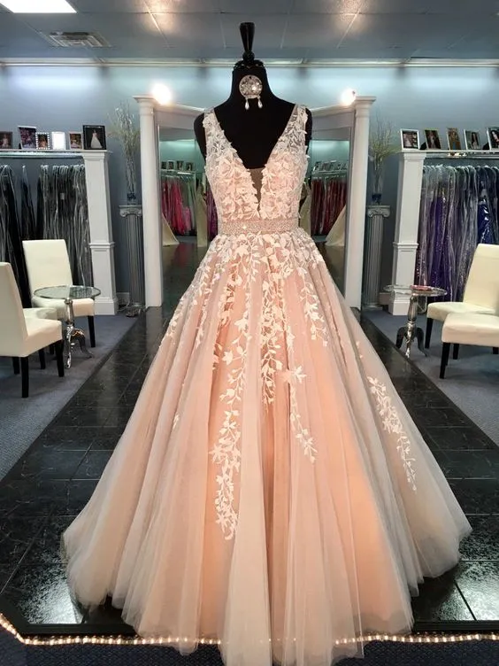 Coral Lace Prom Dresses with V Neckline Long Tulle Pageant Gowns with Beadings