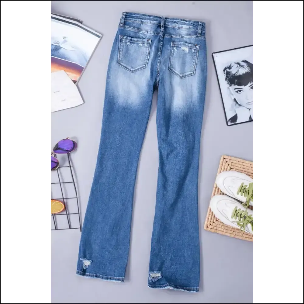 Dazzle in Distressed Bootcut Jeans: Because Basic is so Last Season ?👖