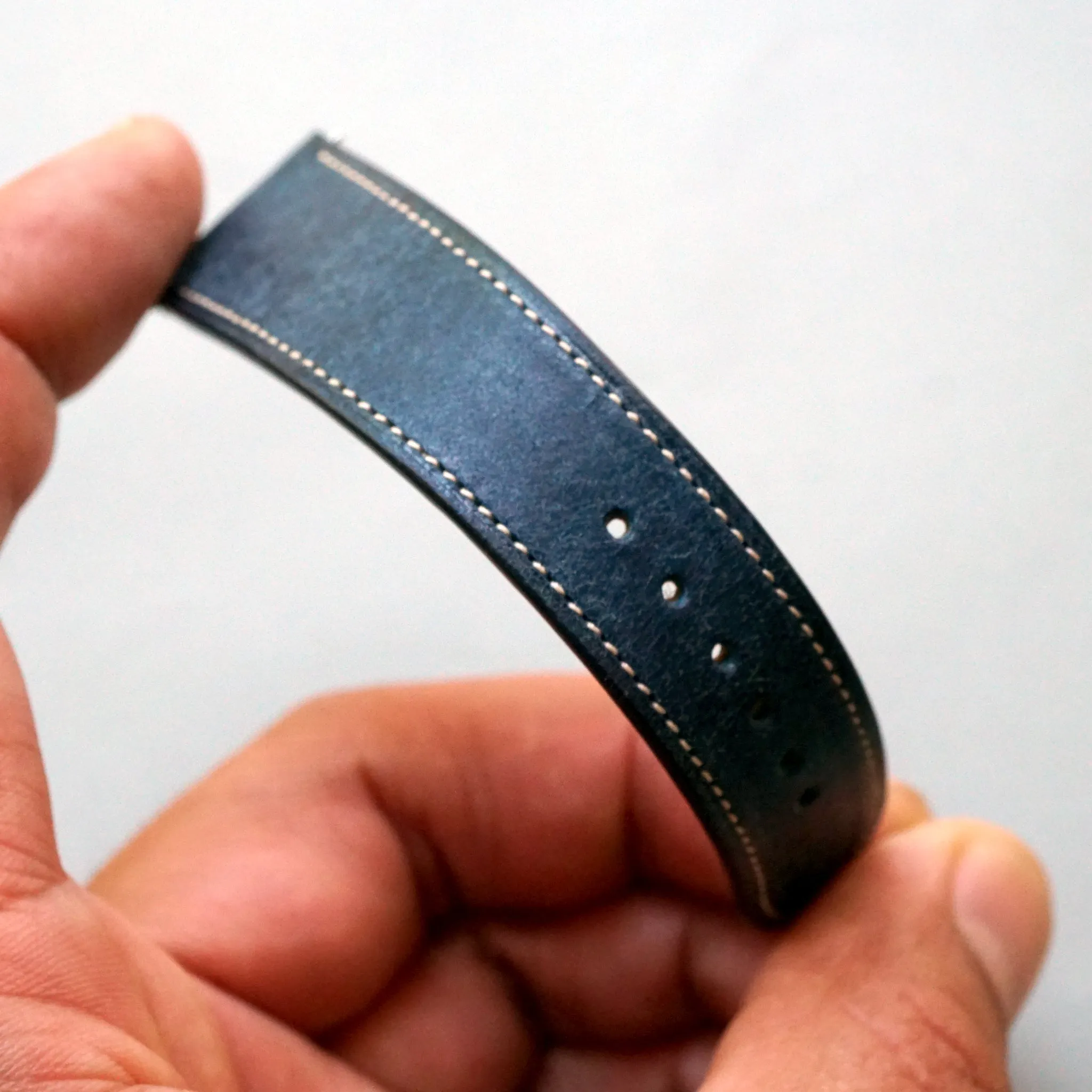 DENIM BLUE DISTRESSED CALF STANDARD STRAP