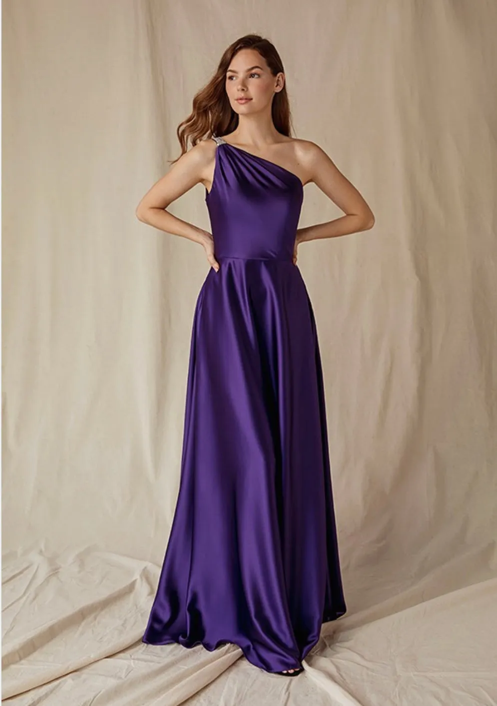 Eureka Evening Gowns 9025