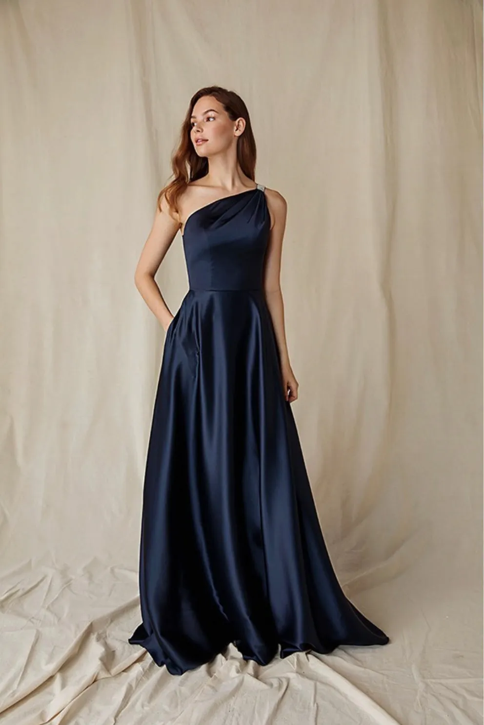 Eureka Evening Gowns 9025