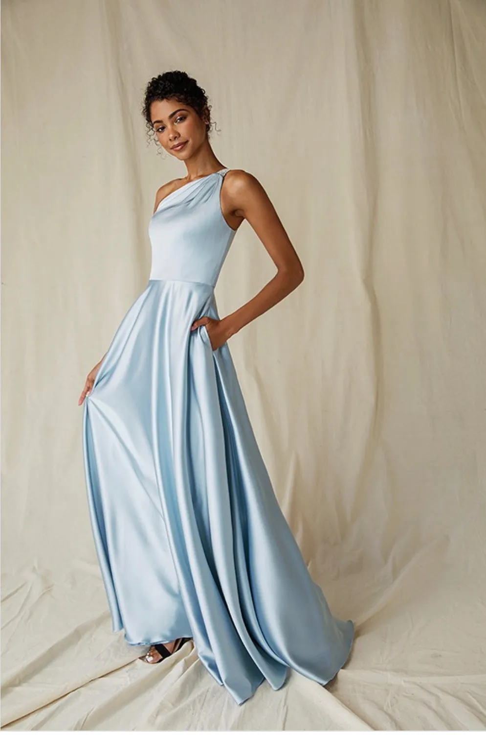 Eureka Evening Gowns 9025