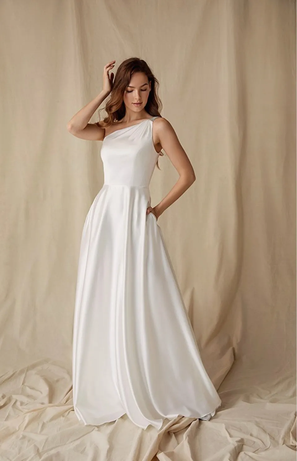 Eureka Evening Gowns 9025