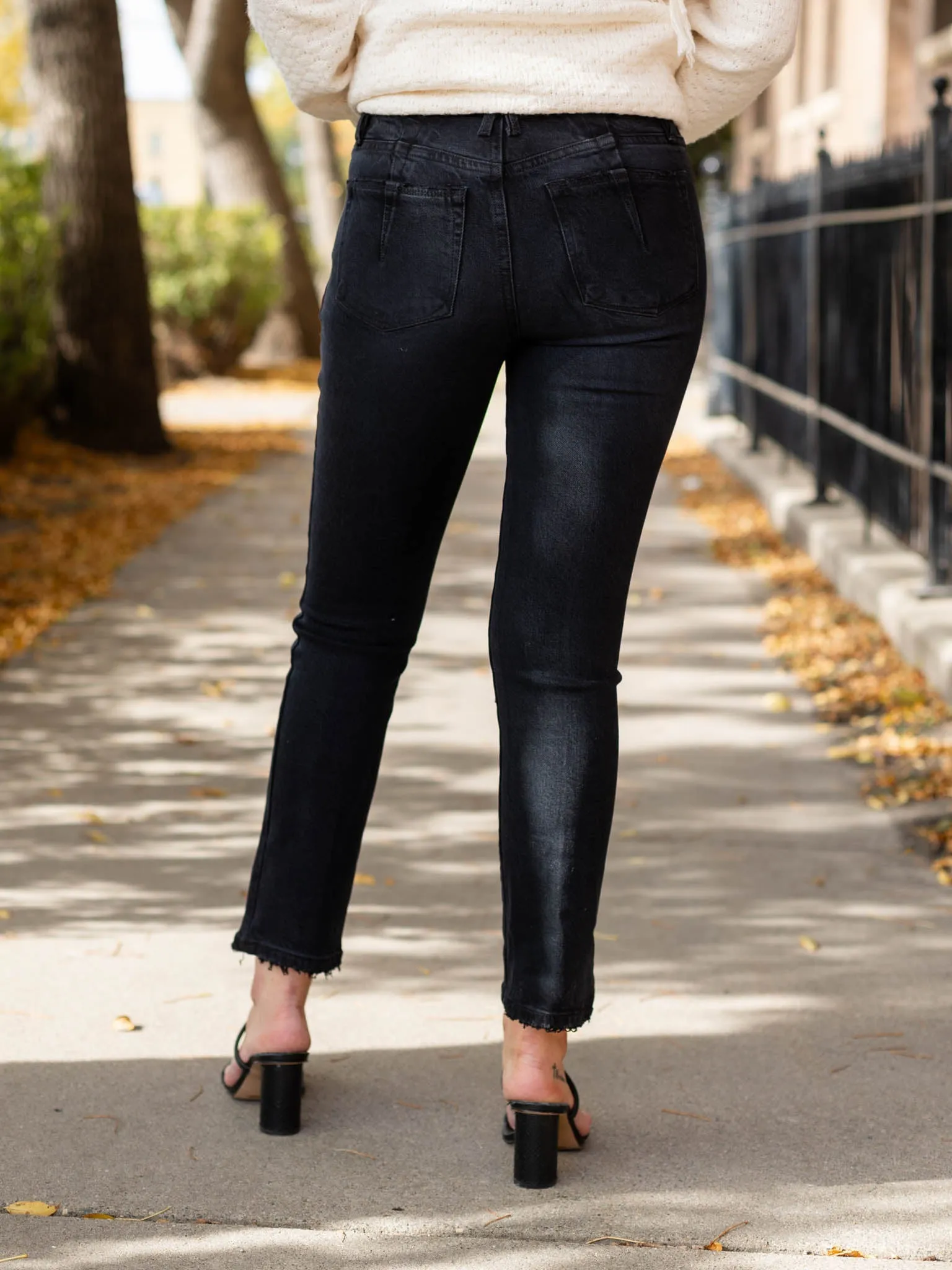 Good American Good Legs Straight Soft Tech