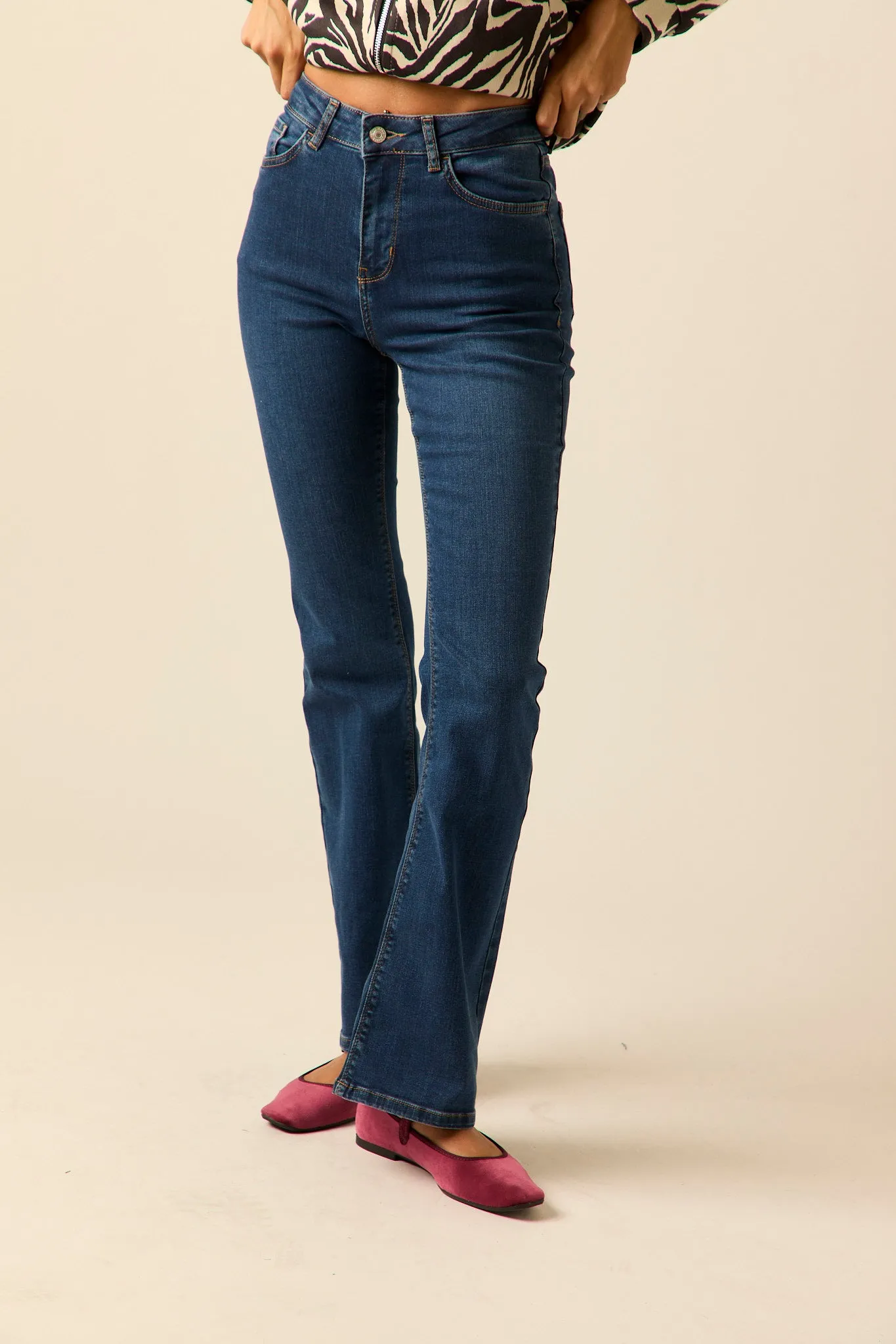 Jeans bootcut campana azul
