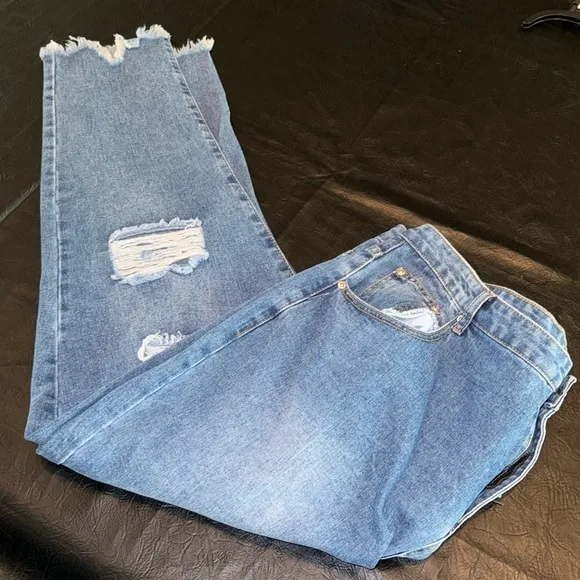 Jeans by Boohoo Blue, NWT, Size 18, Distressed
