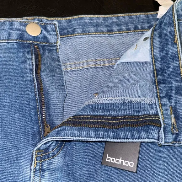 Jeans by Boohoo Blue, NWT, Size 18, Distressed