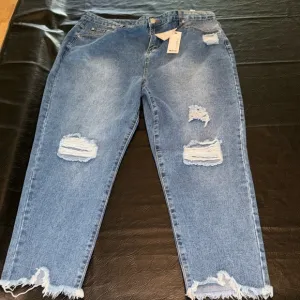 Jeans by Boohoo Blue, NWT, Size 18, Distressed