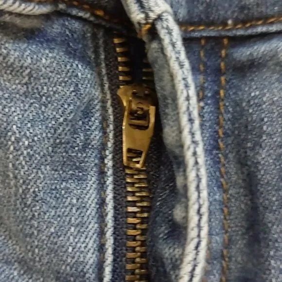 KanCan los angeles distressed jeans size 31