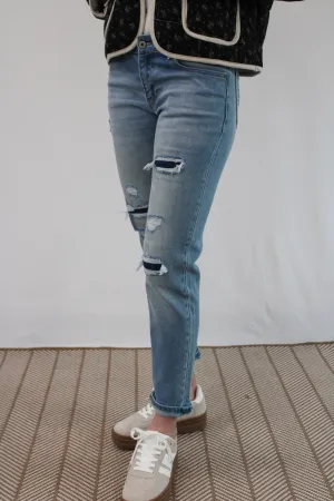 LEILYN MID RISE LIGHT WASH DISTRESSED JEANS