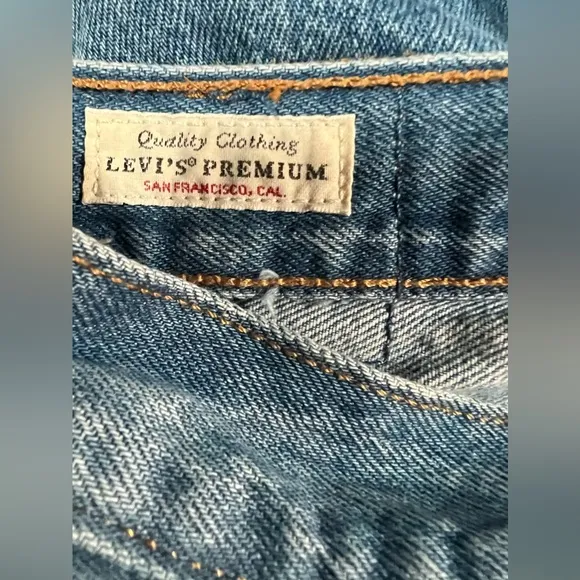Levi’s Premium Button Fly 501 distressed straight Jeans Size 27/30