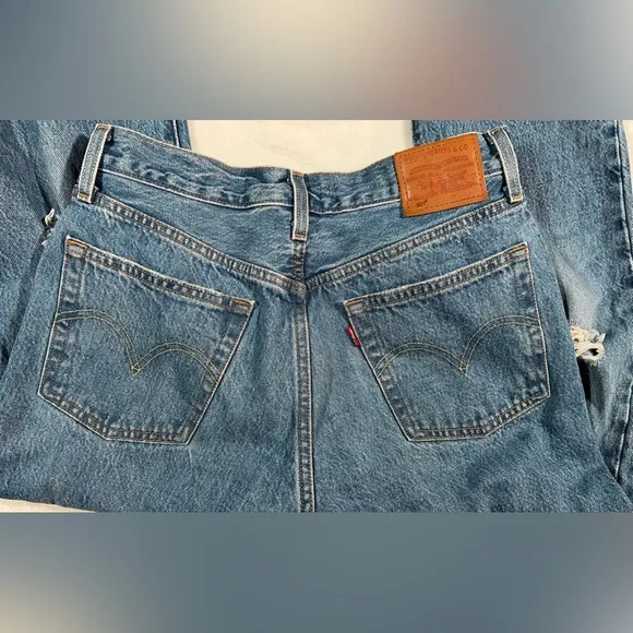 Levi’s Premium Button Fly 501 distressed straight Jeans Size 27/30