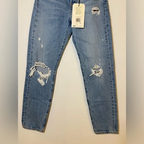 Levi’s Premium Wedgie Jeans Womens Size 24X27 High Rise Distressed Raw Hem NWT