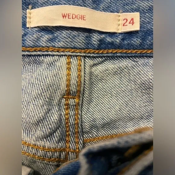 Levi’s Premium Wedgie Jeans Womens Size 24X27 High Rise Distressed Raw Hem NWT