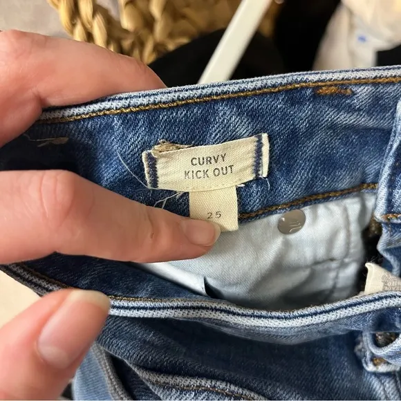 Madewell Curvy Kick Out Jean Size 25 Oneida Wash Blue