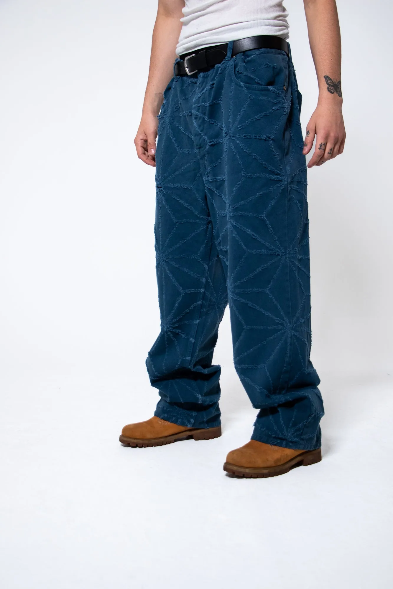 Mediums 1of1 star pattern distressed  lake blue jeans - 42/30