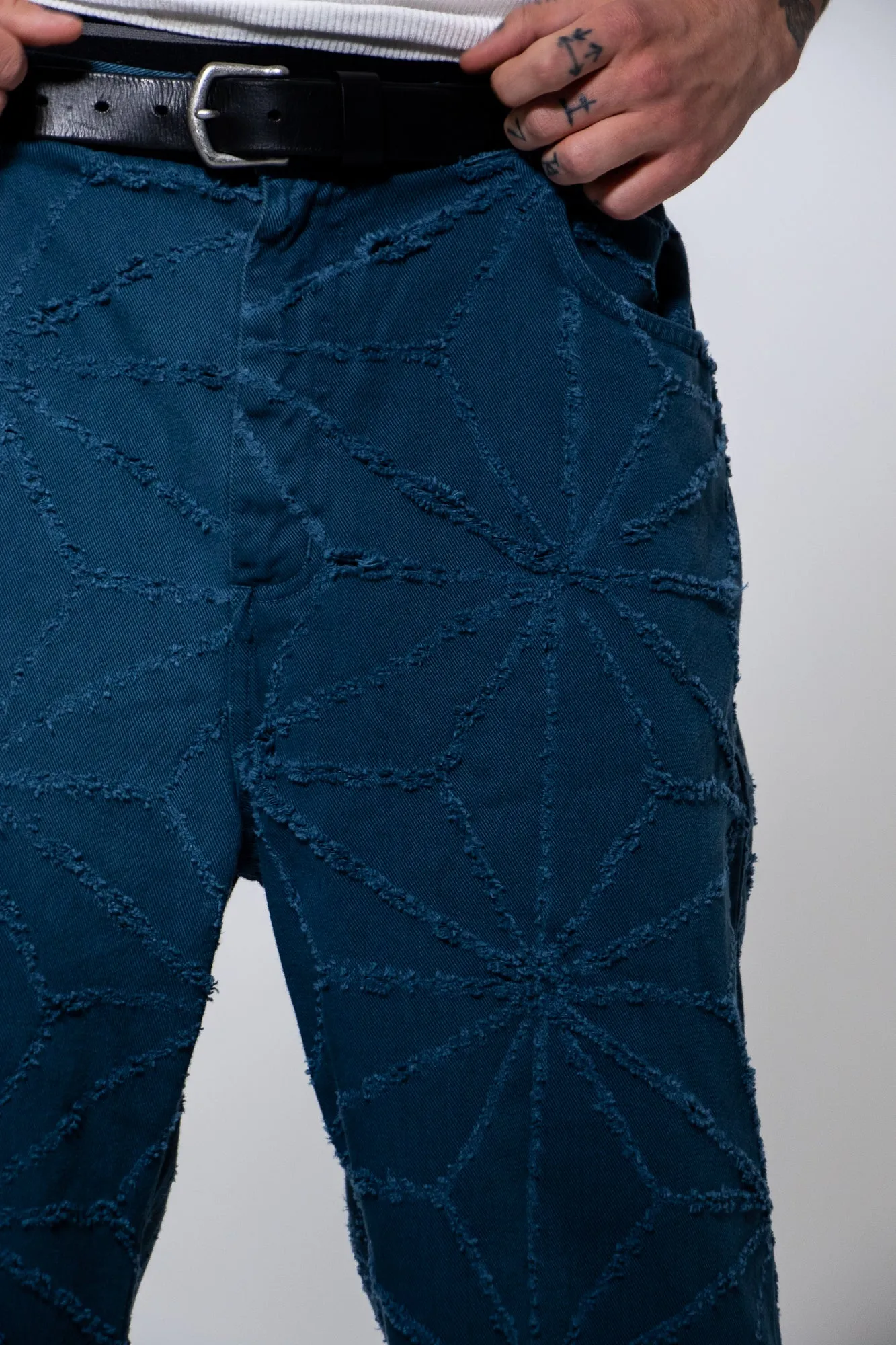 Mediums 1of1 star pattern distressed  lake blue jeans - 42/30