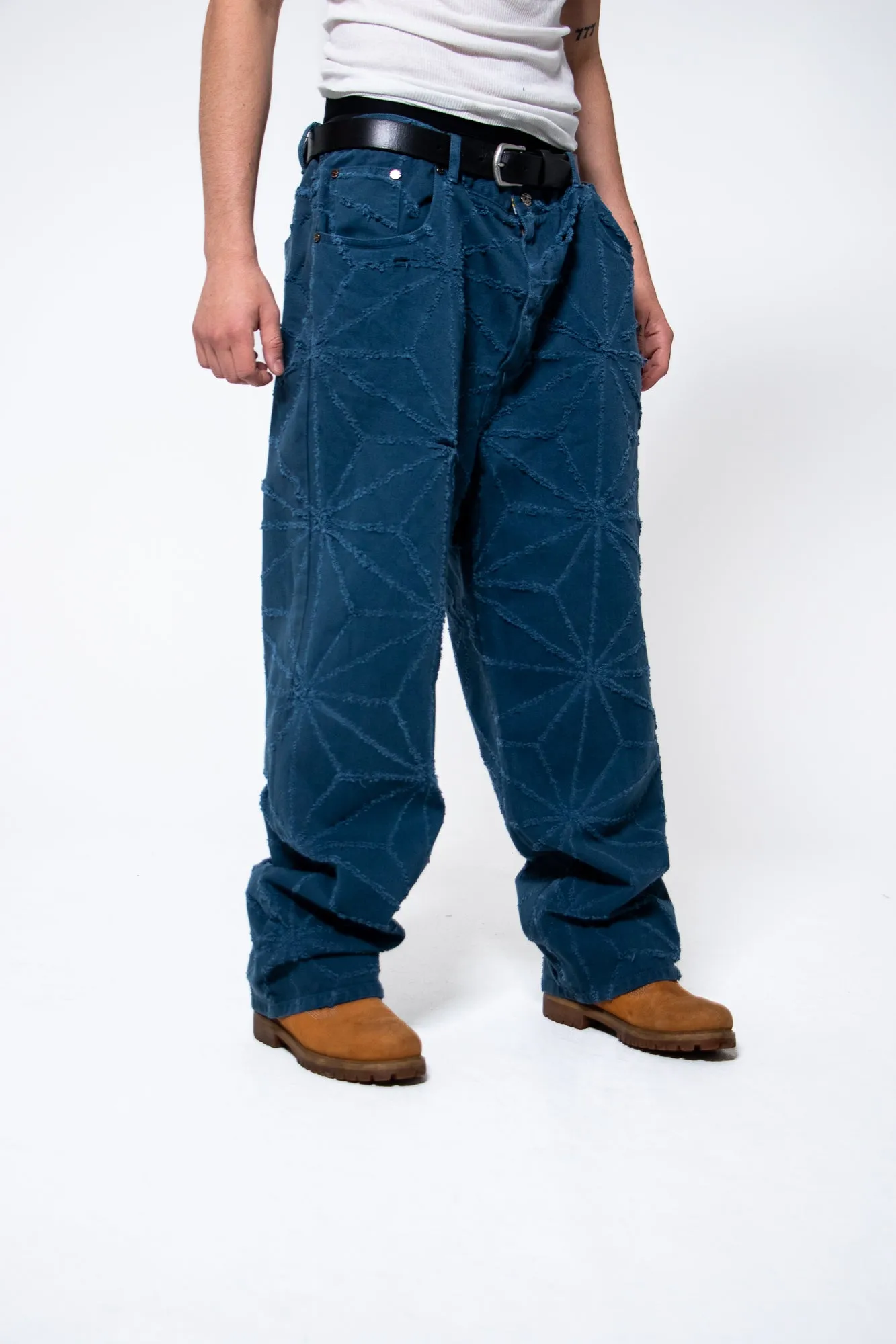 Mediums 1of1 star pattern distressed  lake blue jeans - 42/30