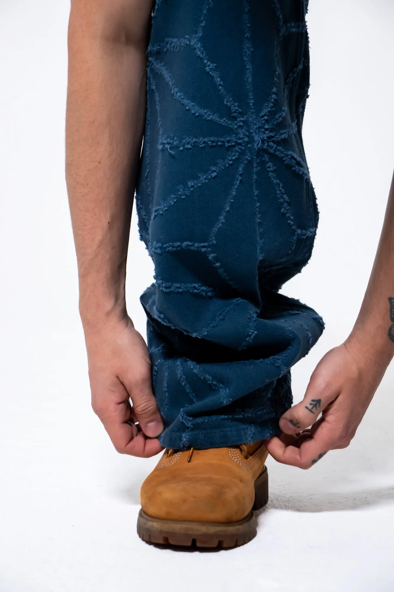 Mediums 1of1 star pattern distressed  lake blue jeans - 42/30