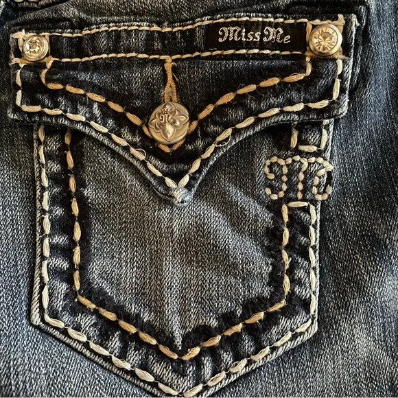 Miss Me Rhinestone‎ embroidered boot cut denim jeans, size 26.