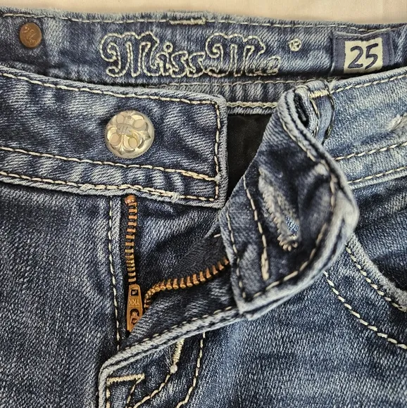 Miss Me slim bootcut embroidered bling jeans size 25