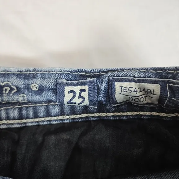 Miss Me slim bootcut embroidered bling jeans size 25