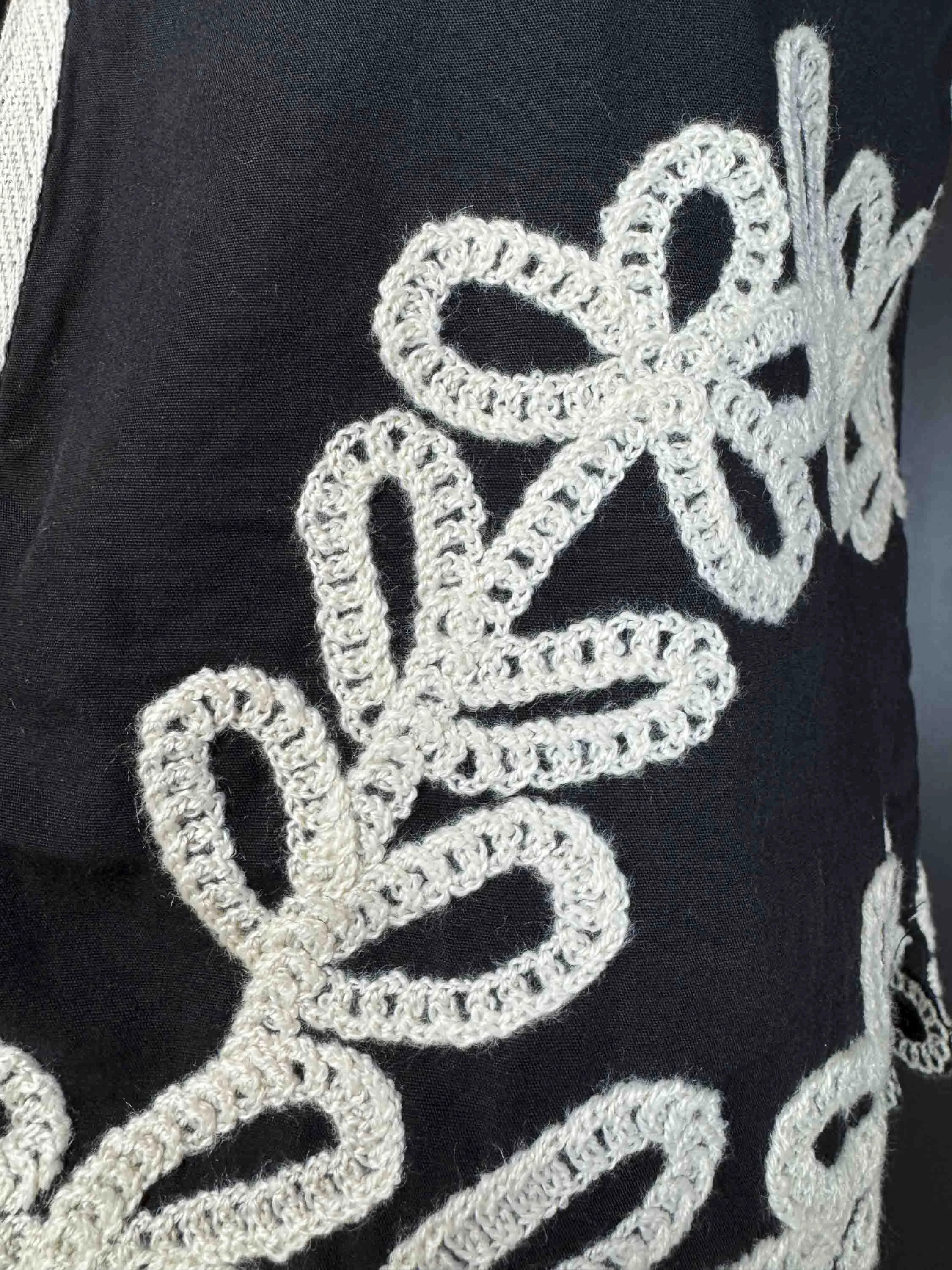 New Sleeveless Embroidered V-Neck Vest Top