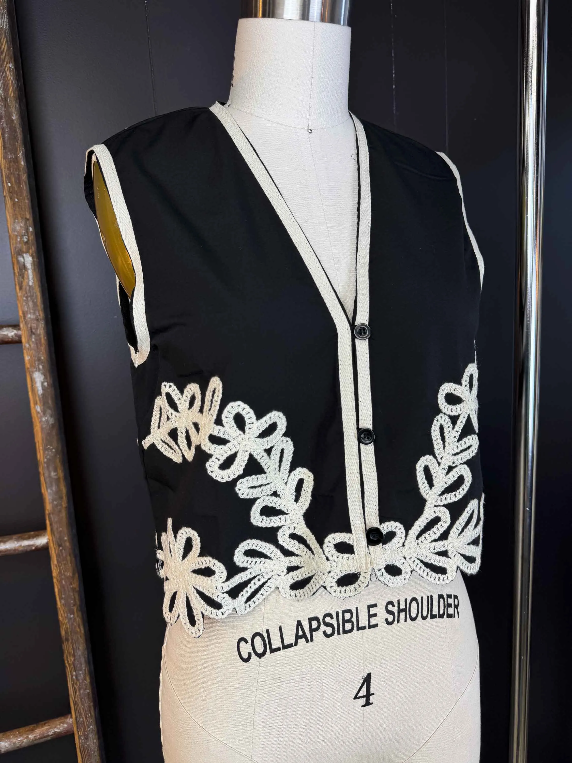 New Sleeveless Embroidered V-Neck Vest Top