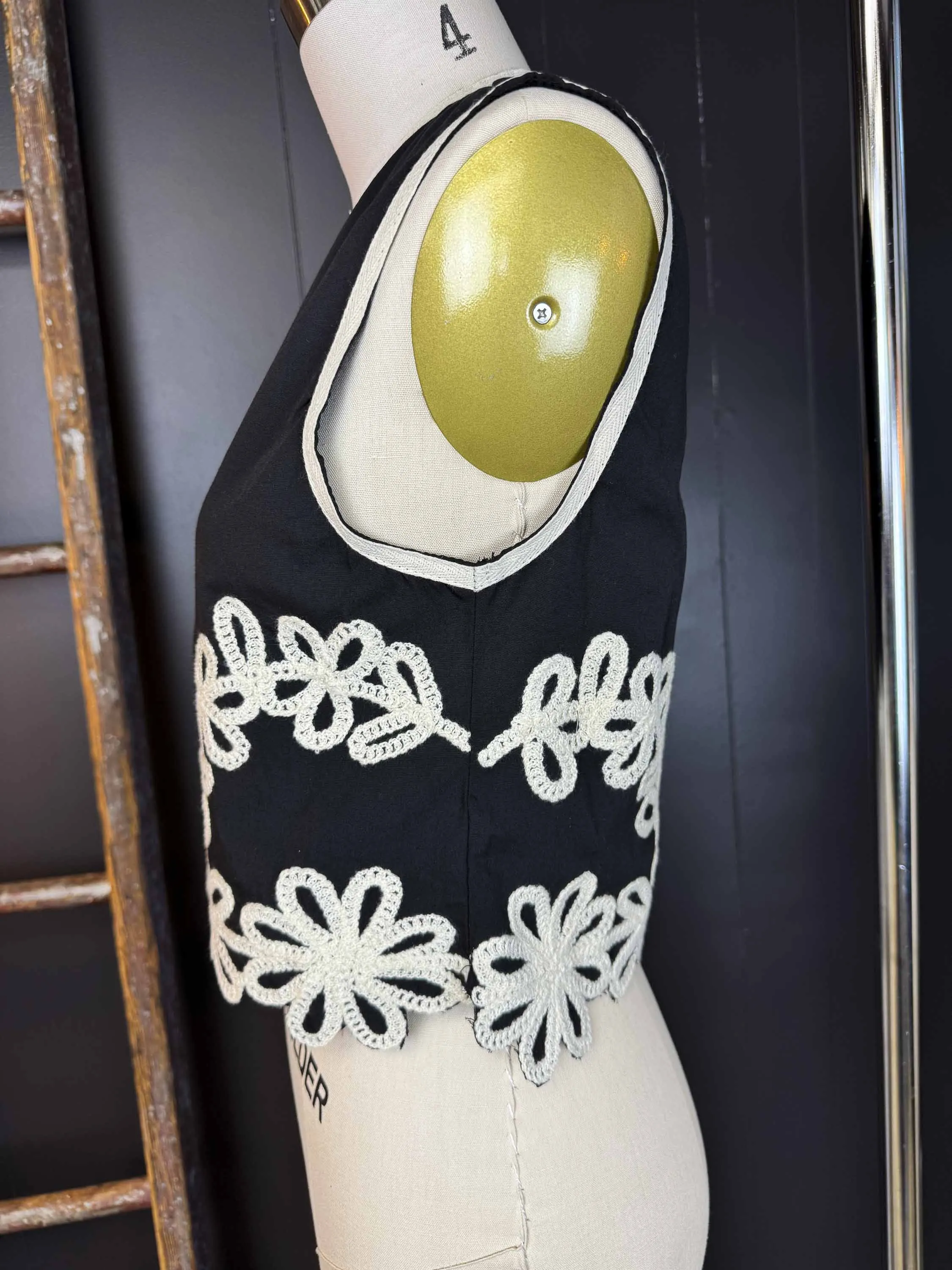 New Sleeveless Embroidered V-Neck Vest Top