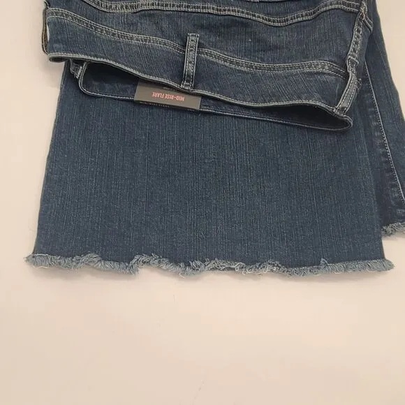 NWT Torrid  Flare Distressed Jeans Plus 30   Blue Wash Bootcut Stretch Mid Rise
