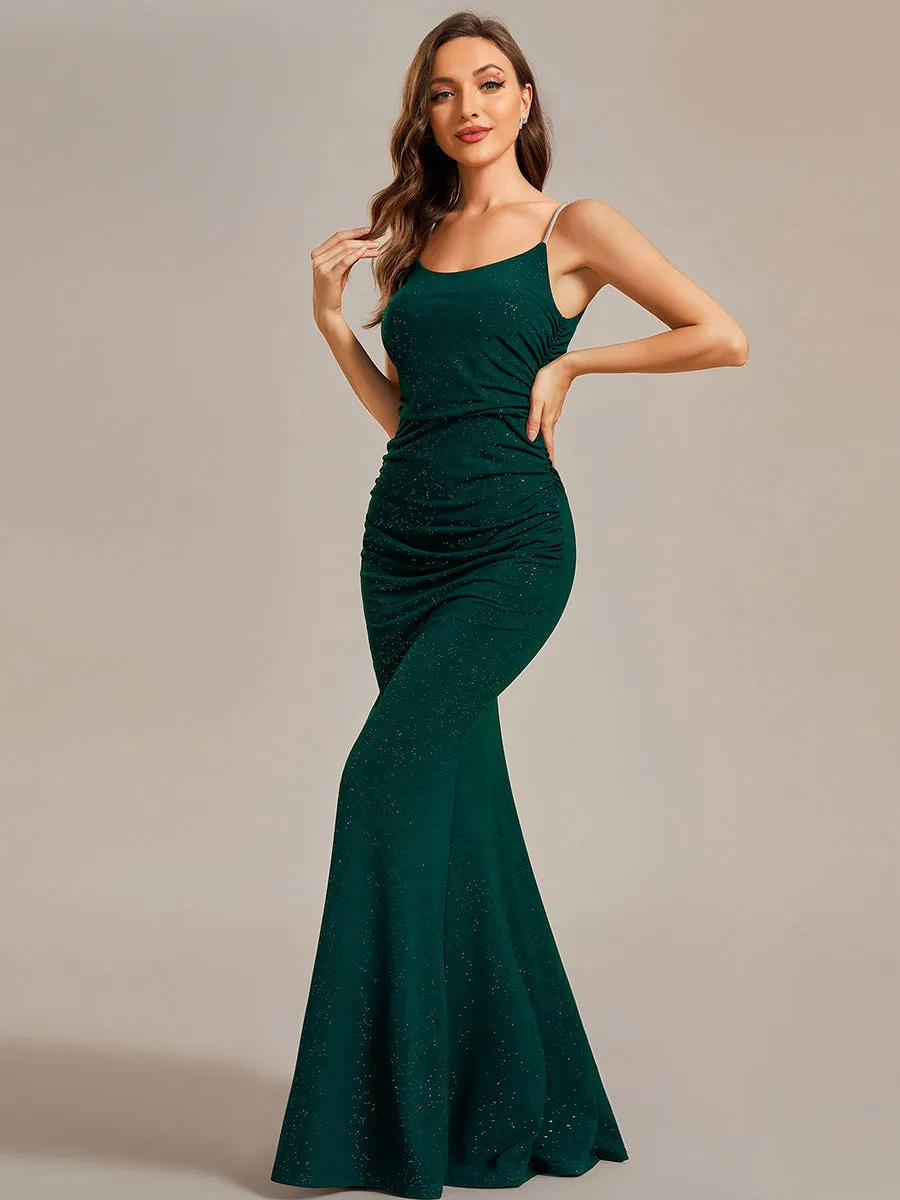 Robe de soirée moulante à paillettes scintillantes bretelles spaghetti dos ouvert