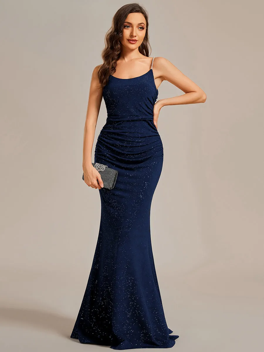 Robe de soirée moulante à paillettes scintillantes bretelles spaghetti dos ouvert