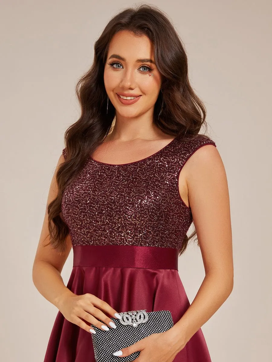 Robe de soirée à sequins et décolleté plongeant avec satin