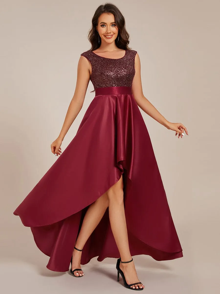 Robe de soirée à sequins et décolleté plongeant avec satin