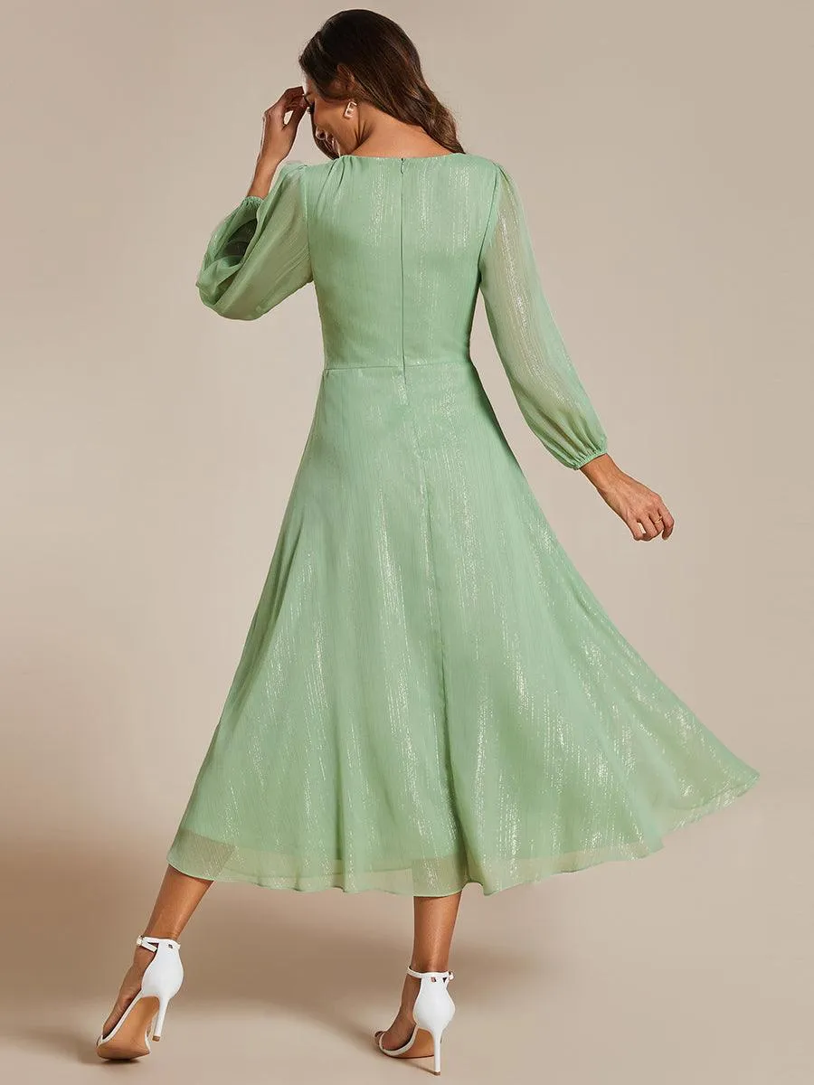 Robe de soirée trapèze scintillante à manches longues et col en V en mousseline de soie avec torsadé
