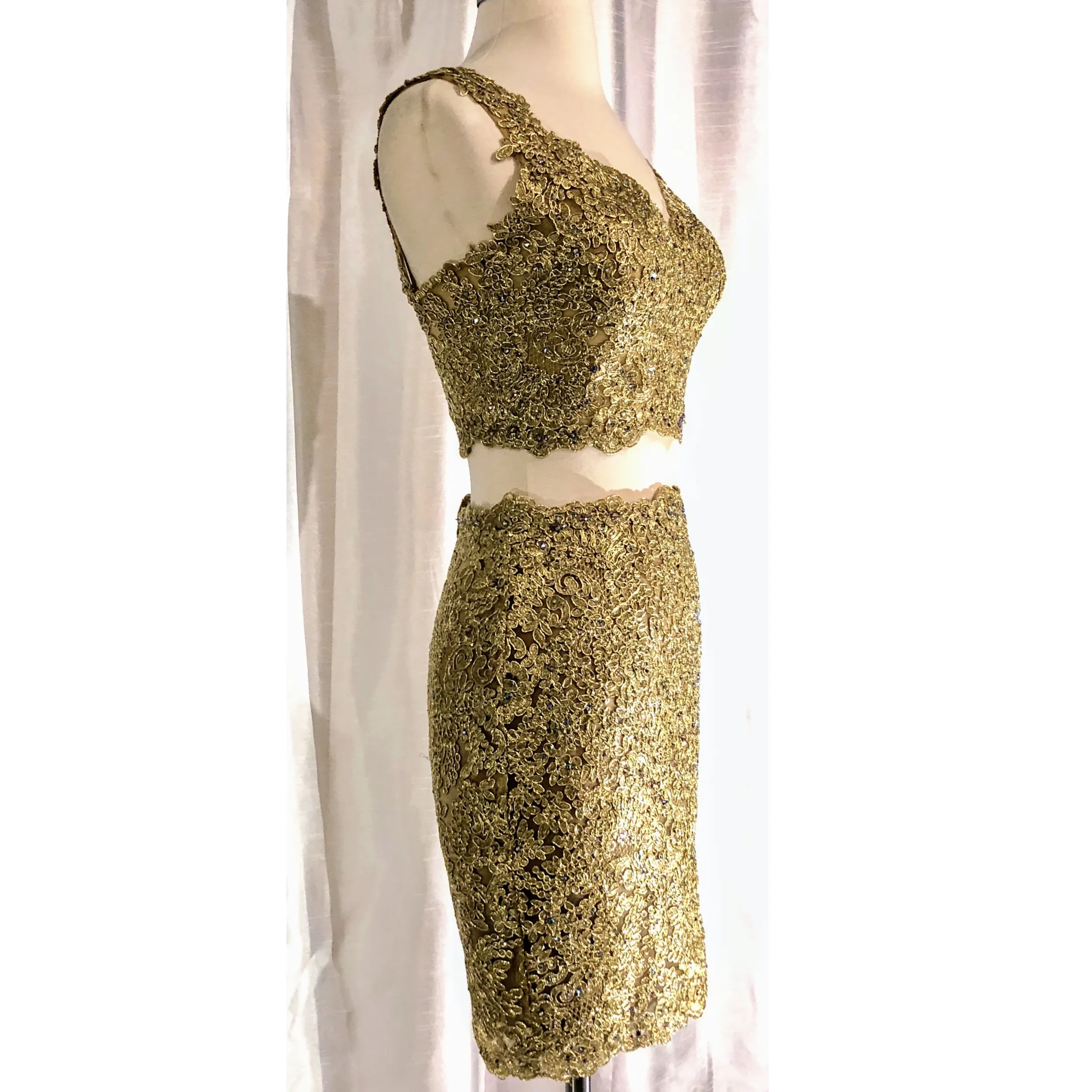 SHERRI HILL 51522 Gold Two-Piece Lace Cocktail with V-Neck Bodices Dress Size 2/4