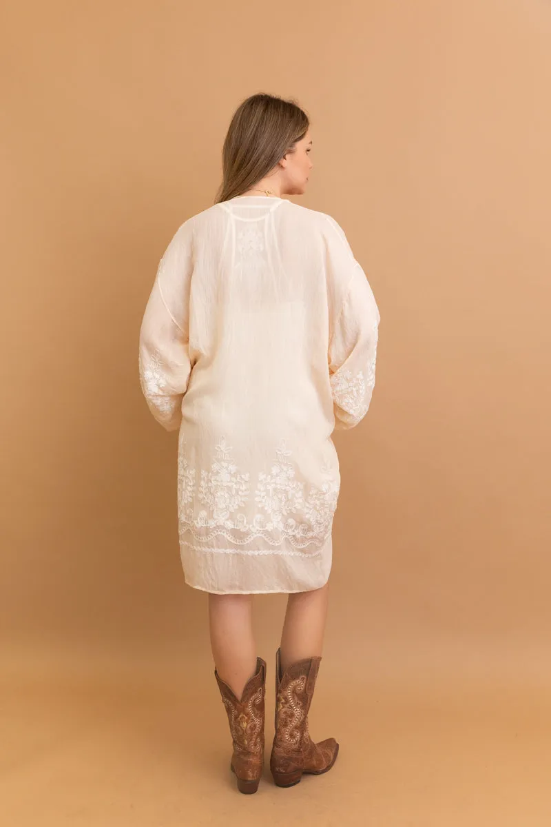Stylish Blossom Breeze Kimono – Feminine and Trendy