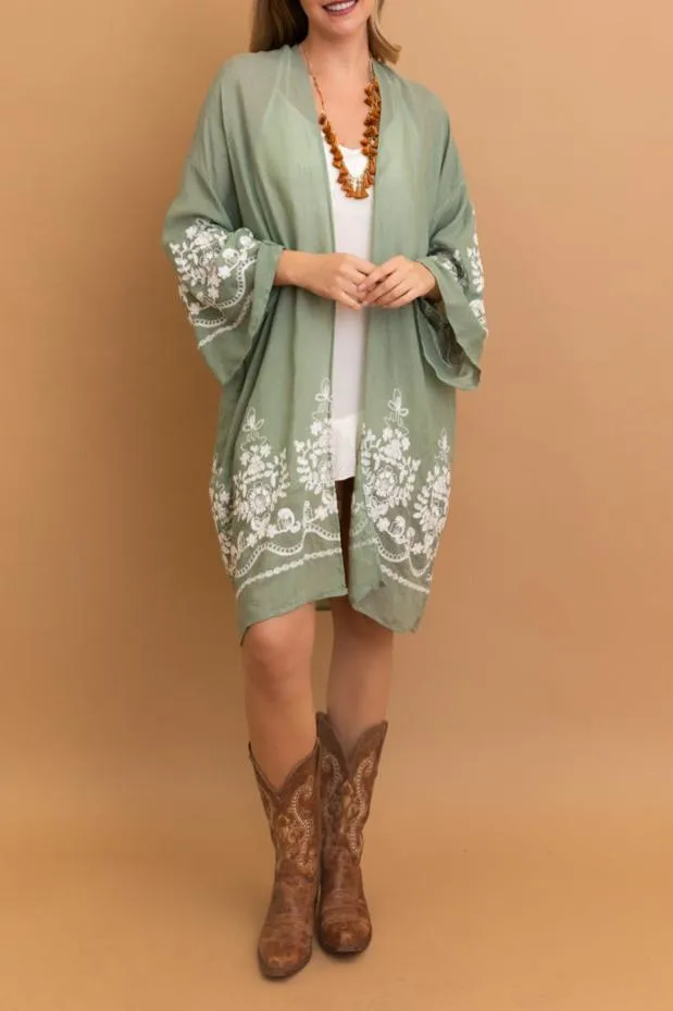 Stylish Blossom Breeze Kimono – Feminine and Trendy