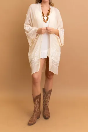 Stylish Blossom Breeze Kimono – Feminine and Trendy