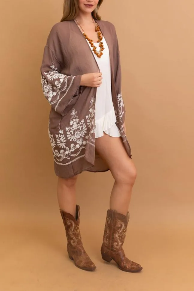 Stylish Blossom Breeze Kimono – Feminine and Trendy