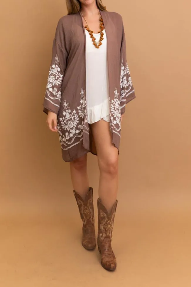 Stylish Blossom Breeze Kimono – Feminine and Trendy