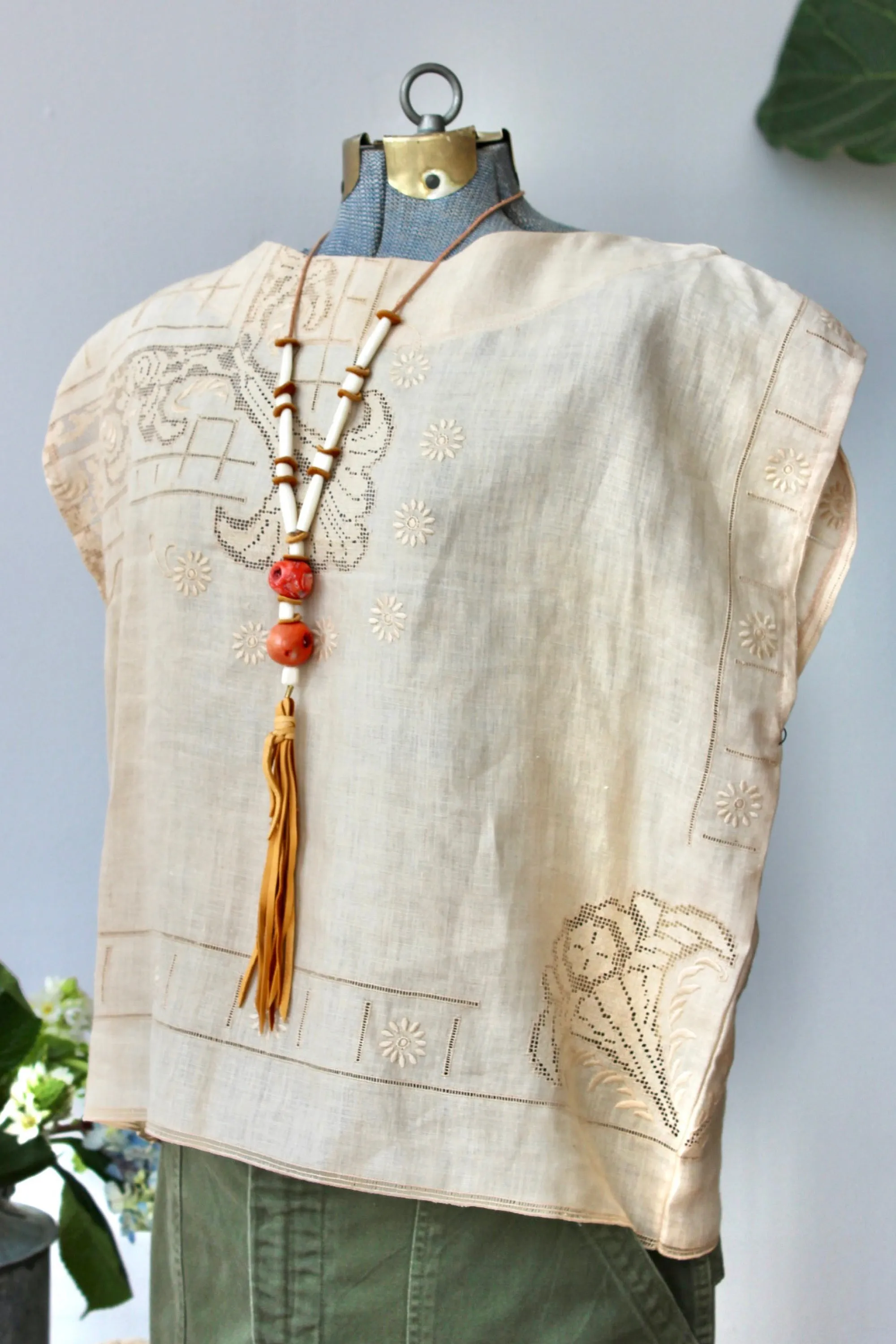 The Highlands Foundry Tan Heirloom Embroidered Box Top THF60