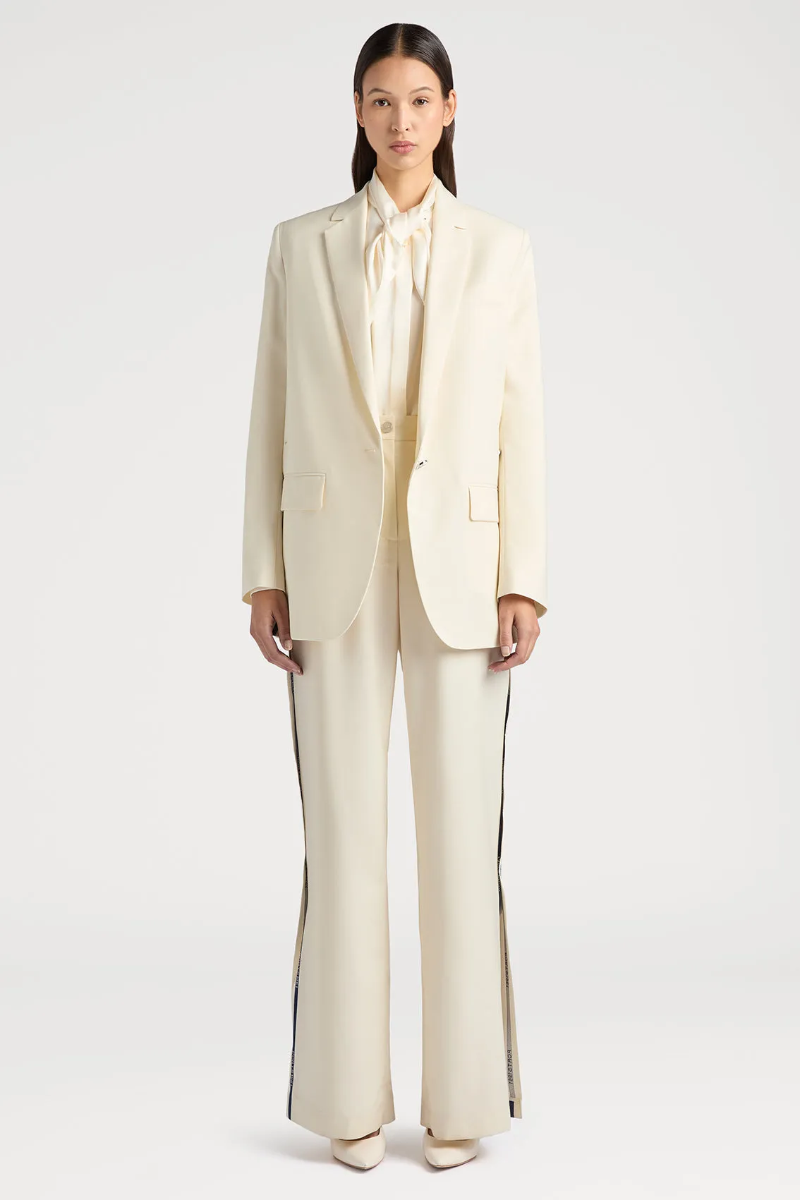 TIMELESS EVERYDAY SINGLE-BUTTON BLAZER IN IVORY