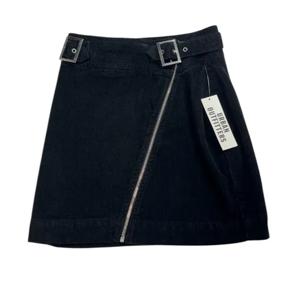 Urban outfitters size XS corduroy style black skirt with zipper detail, NWT!