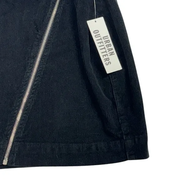 Urban outfitters size XS corduroy style black skirt with zipper detail, NWT!
