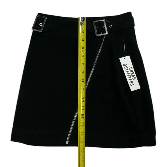 Urban outfitters size XS corduroy style black skirt with zipper detail, NWT!