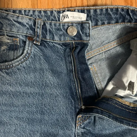 Zara Wide leg Flare light blue Distressed Jeans size 4